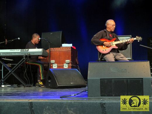 Ernest Ranglin (Jam) with Tyrone Downie and Sly and Robbie - Jamaican Legends Tour - Kulturarena, Jena  11. August 2012 (11).JPG
